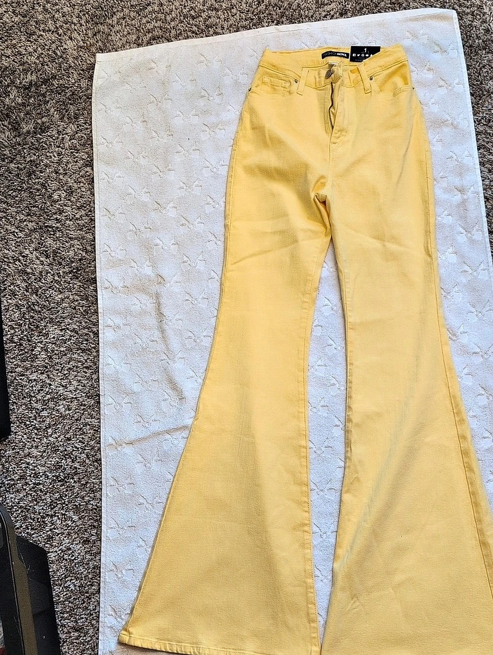 Fashion Nova Santorini Super Stretch Flare Jeans Yellow Size 1